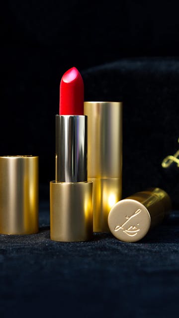 Lisa Eldridge Plush True Velvet Lipstick Colour Velvet Ribbon, Velvet Pouch