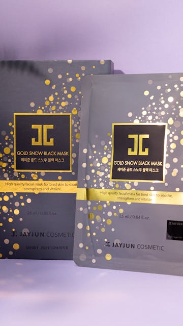 Jay Jun Cosmetics Gold Snow Black Mask