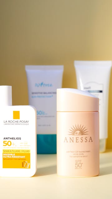 La Roche Posay Anthelios Shaka Fluide SPF 50+, Shiseido Anessa essence UV sunscreen mild milk, Isntree Sensitive Balancing Sun Protection, Klairs Soft Airy UV Essence, Purito Centella Green Level Safe Sun
