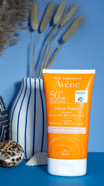 Avene Intense Protect + Sunscreen
