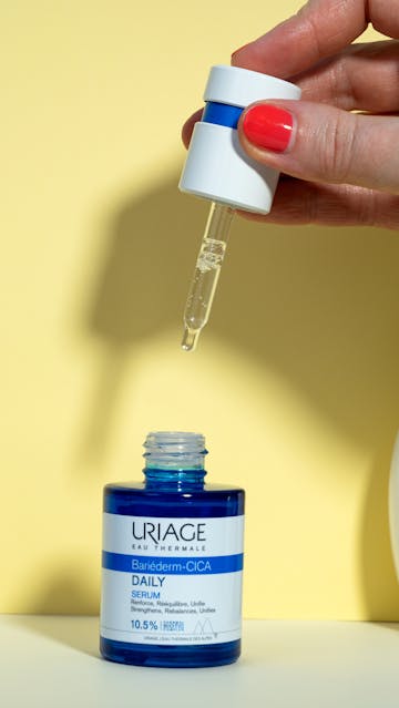 Uriage Bariederm Cica Daily Serum Texture
