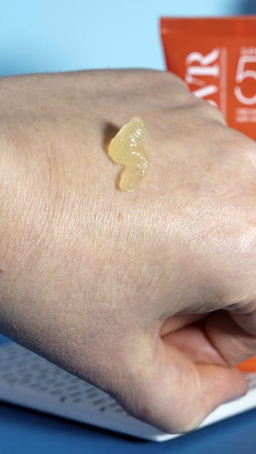 SVR Sun Secure Extreme Ultra-Matte Gel SPF50+ Texture