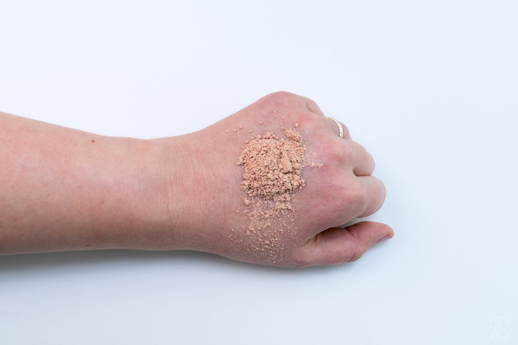 Poudre minérale SPF: quantité pour le visage et le cou
